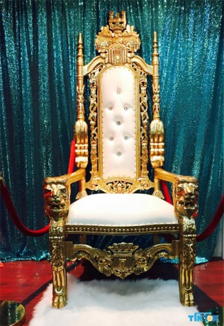 get-the-best-throne-chairs-for-rent-in-long-island-from-the-brat-shack-big-0