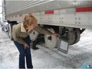 Improve Women Truck Driving Hiring Use On Lift- Air Powered Landing Gear Lift