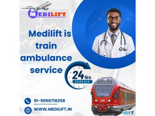 Medilift Train Ambulance in Raipur Analyze Patient Condition Every Minute