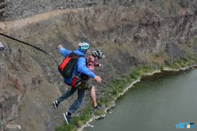 parachute-jumping-big-0